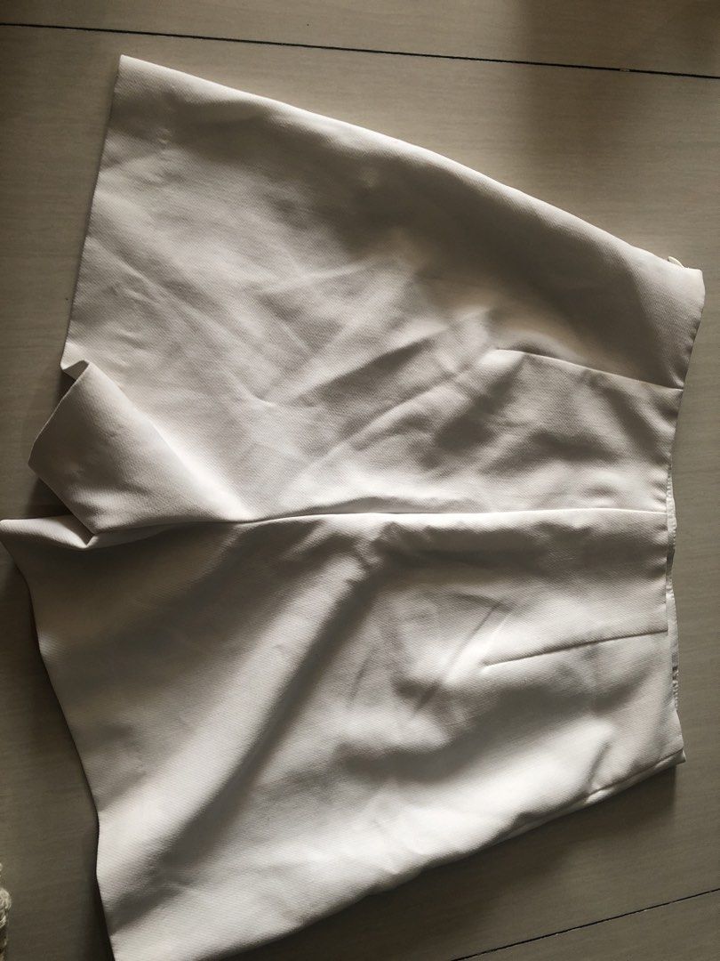 White High-Waisted Shorts with Gold Buttons (Category: Shorts) located in Manila. Submitted by hjxoz (Listing ID 1424604666, Image 2). Description: - White high-waisted shorts - Features gold button details - Clean, tailored look - Versatile for casual or dressy outfits - Made of smooth, solid fabric - Dm for more info & price is negotiable!.