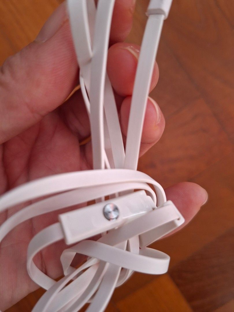 White In-Ear Earphones65615518043393112