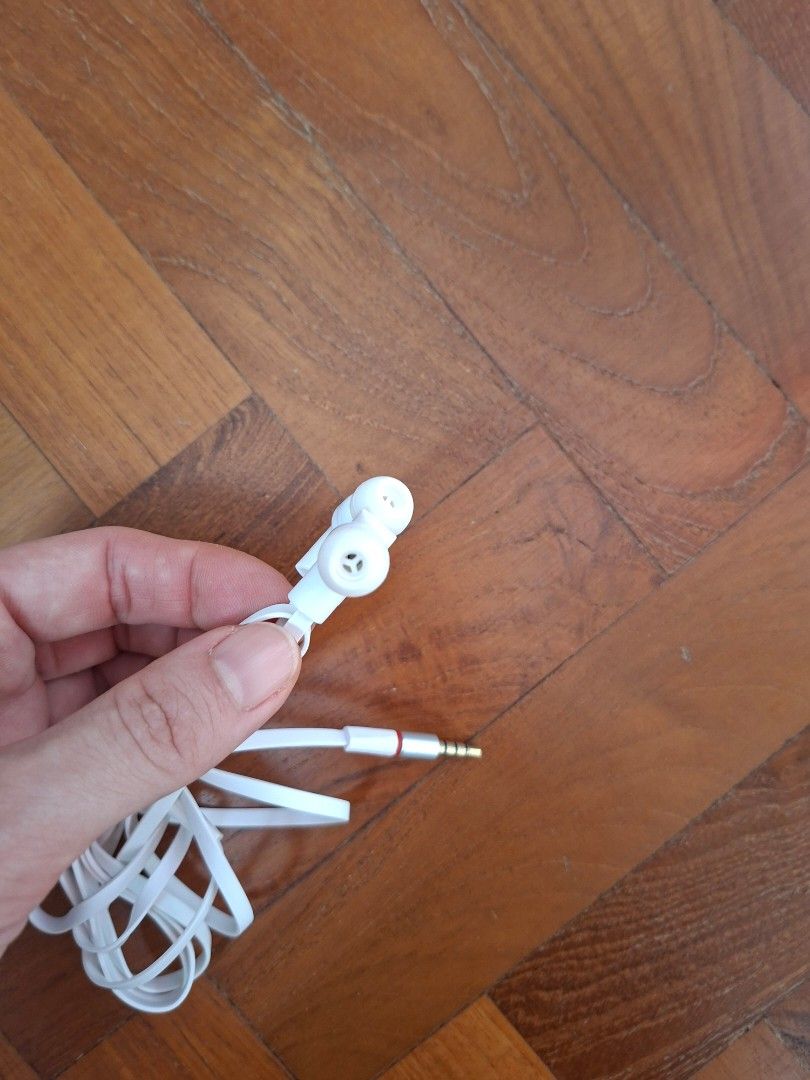 White In-Ear Earphones65615518043393111