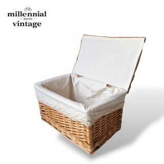 (Category: ) located in . Submitted by millennialmeetsvintage (Listing ID 1424654302, Image 1). Description: .