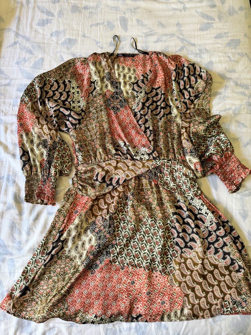 Zara Patchwork Print Dress - Size M (Category: Dresses) located in Makati City. Submitted by blushvanilla (Listing ID 1424539385, Image 1). Description: - Patchwork print wrap dress - Size: M - Features: Long sleeves with elastic cuffs, V-neck - Fabric: Lightweight - Made in Turkey - Suitable for various occasions.