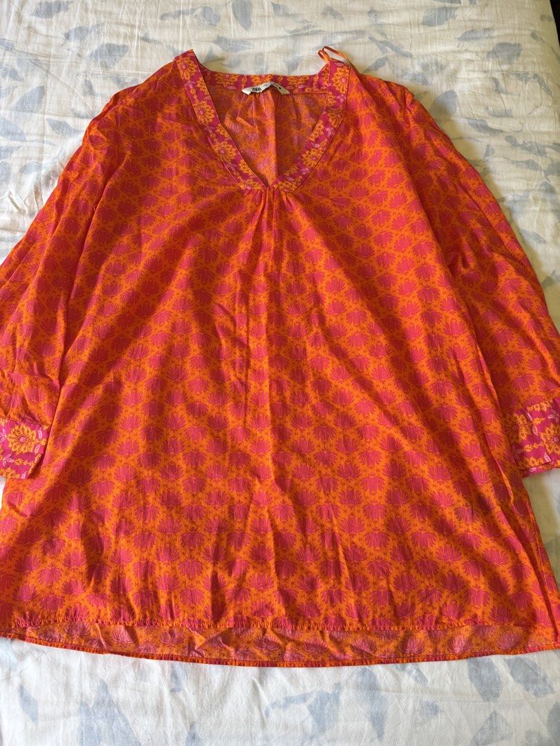 Zara Printed Top - Size L (Category: Blouses) located in Makati City. Submitted by blushvanilla (Listing ID 1424538135, Image 3). Description: - Zara floral top - Size: L - Color: Orange and pink floral print - Features: V-neck, long sleeves with patterned cuffs - Made in Turkey.