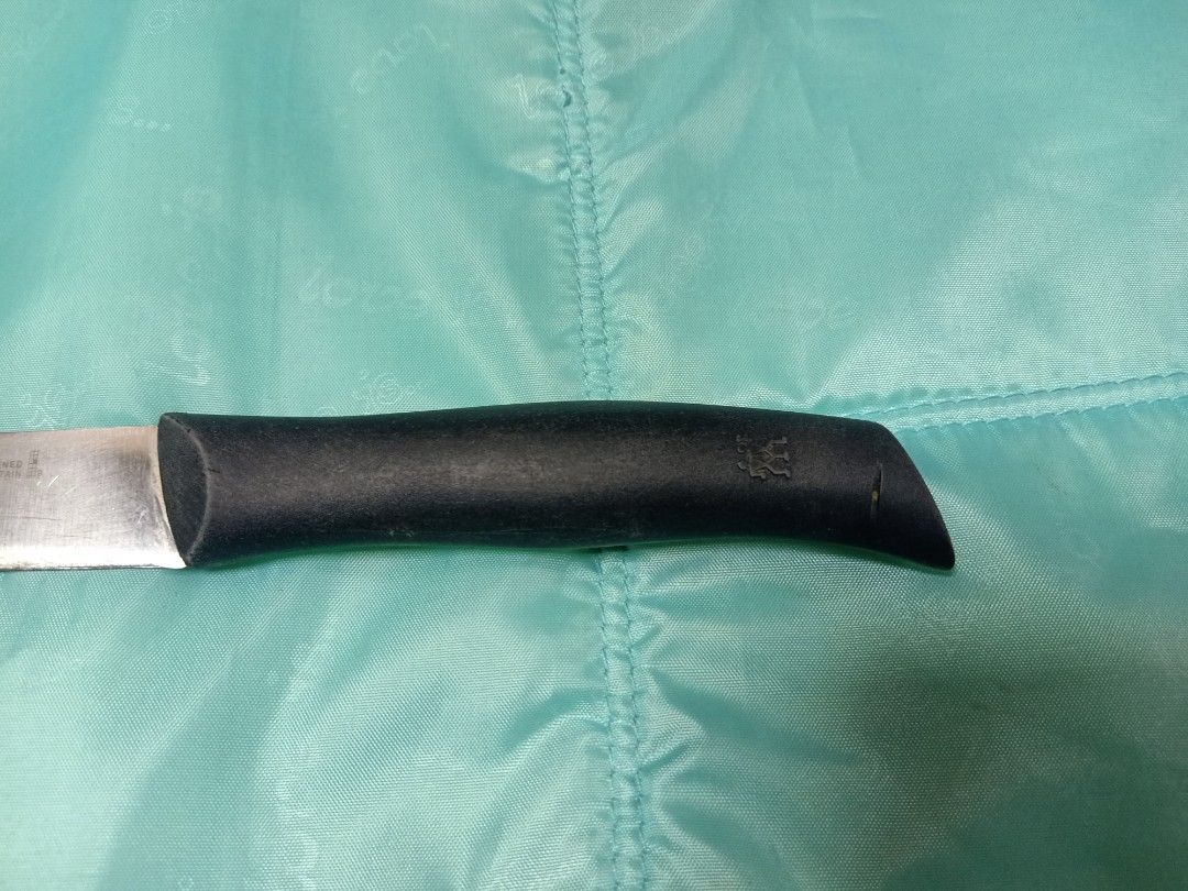 Zwilling j.a henckel (Category: Knives & Chopping Boards) located in Pasig City. Submitted by urdal01 (Listing ID 1424640358, Image 3). Description: - Zwilling J.A. Henckels knife. - Features a stylish black handle. - Known for its high-quality blade. - A great addition to any kitchen..