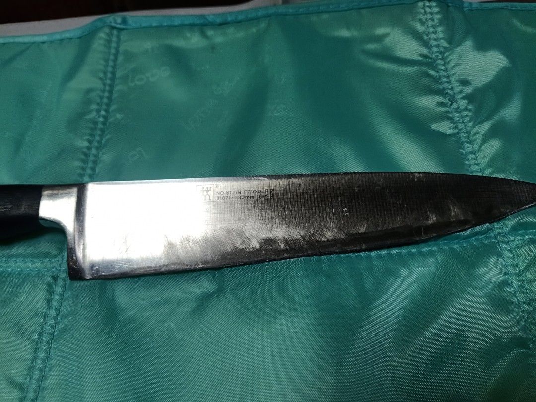 Zwilling j.a henckels (Category: Knives & Chopping Boards) located in Pasig City. Submitted by urdal01 (Listing ID 1424640806, Image 3). Description: - Zwilling J.A. Henckels knife - Classic design with a black handle - Durable stainless steel blade - A quality knife for everyday cooking.