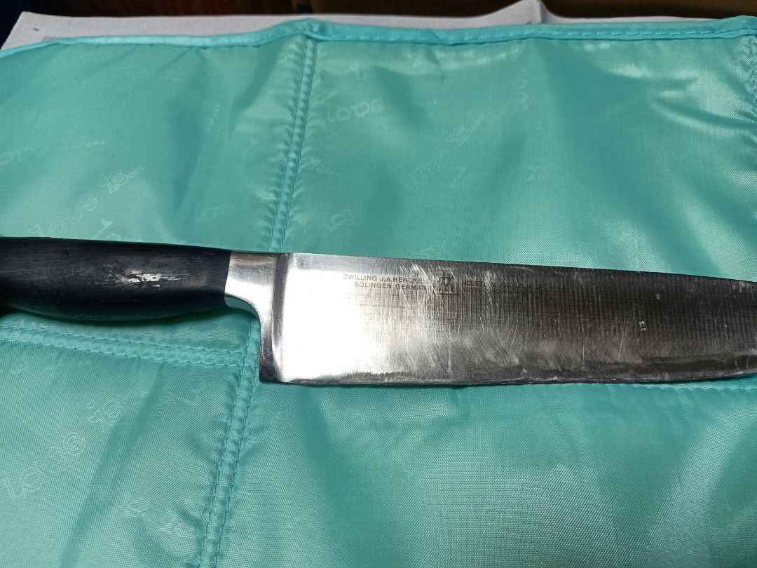 Zwilling j.a henckels (Category: Knives & Chopping Boards) located in Pasig City. Submitted by urdal01 (Listing ID 1424640806, Image 2). Description: - Zwilling J.A. Henckels knife - Classic design with a black handle - Durable stainless steel blade - A quality knife for everyday cooking.