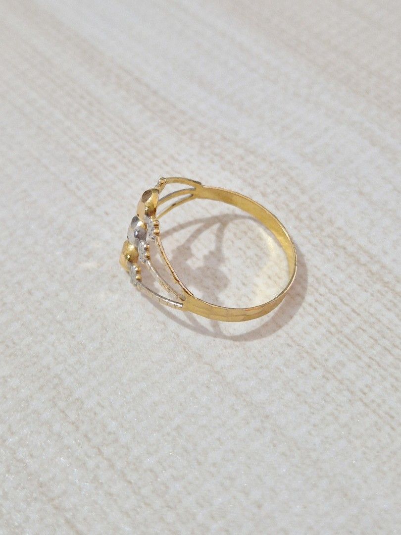 21k Gold Ladies Ring Two-Tone (Category: Rings) located in Pasig City. Submitted by rialuna_fire (Listing ID 1424803706, Image 2). Description: 1.8grams.