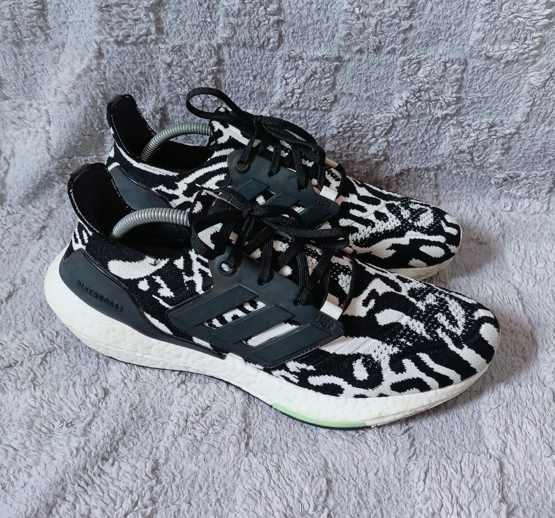 Adidas ultraboost 22 zebra (Category: Sneakers) located in Asingan. Submitted by arnelpalaris8 (Listing ID 1424773889, Image 1). Description: Adidas Ultraboost 22 Zebra running shoes US 10 UK 9½ FR 44 JP 280 CHN 270 Verygood condition Design:➡️High-contrast "Zebra" knit pattern with the iconic 3-Stripes cage. Performance:➡️Equipped with a full-length BOOST midsole designed for high energy return. Construction:➡️Uses breathable Primeknit materials