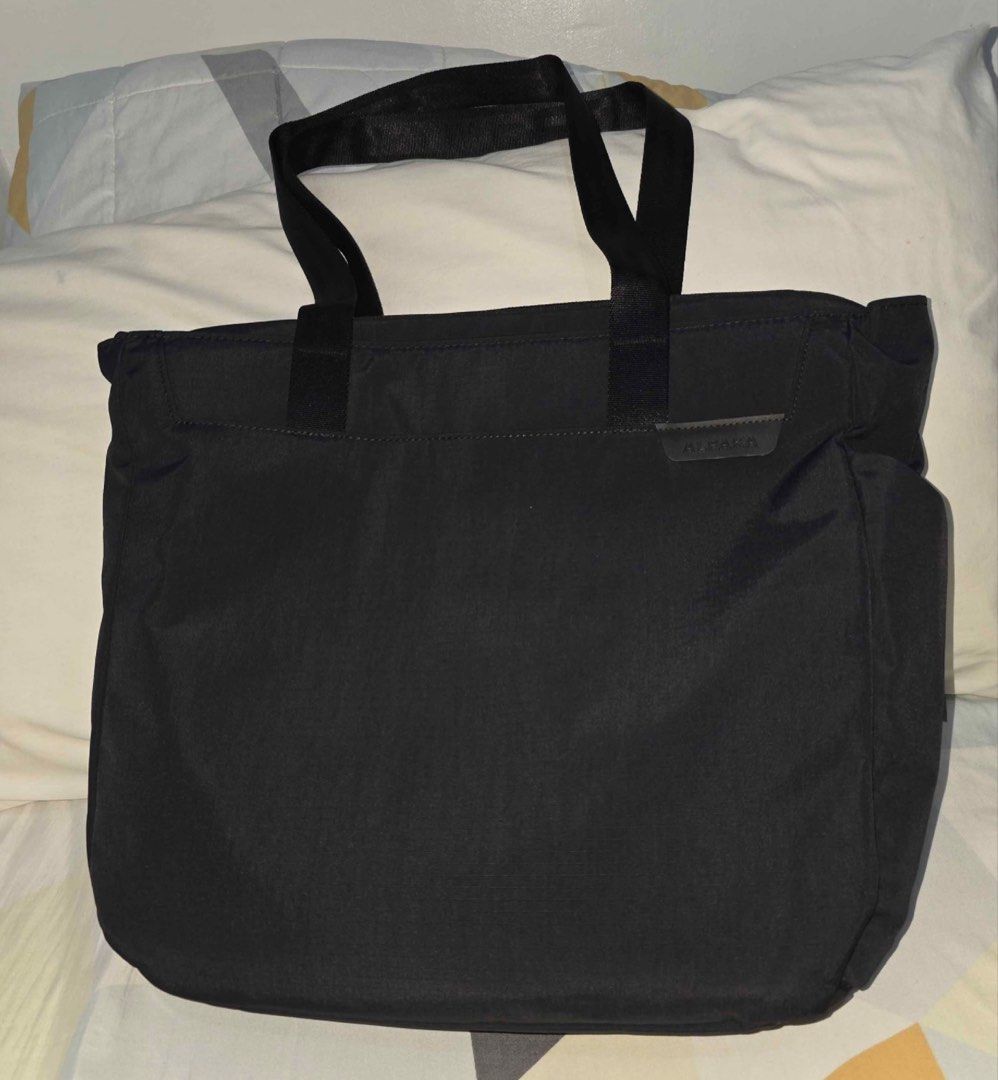 ALPAKA METRO TOTE (Category: Belt bags, Clutches and Pouches) located in Paranaque City. Submitted by shelbyville (Listing ID 1424810040, Image 3). Description: Details: https://alpakagear.com/products/metro-tote?srsltid=AfmBOorGLMmutQwbmGfGjXDAddDKHCc25UQbszcpBKXqt7D6l1LV-BTc Price: 5,500.00 + shipping (no trades) Original Price: 6,190.00 Date Bought: February 2026 Condition: Almost brand new. Ordered online at Urban Traveller & Co at One Bonifa