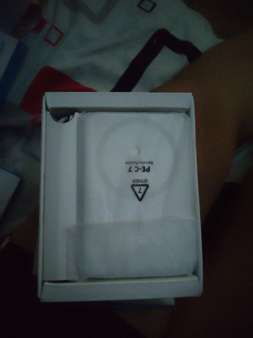 Anker 700 Wireless Charger (Category: Chargers & Cables) located in Manila. Submitted by prince__24 (Listing ID 1424777926, Image 1). Description: white and pink na open lang pero di na use .