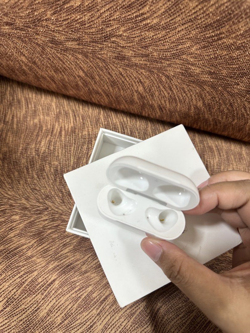 Apple AirPods 3rd Generation Case (Category: Earphones) located in San Fernando. Submitted by cardinioche (Listing ID 1424817157, Image 2). Description: - Airpods Gen 3 charging case - With box to ensure authenticity - 100% legit - rfs: spare case, i have my main case that i am currently using - functional and pairable to your airpods gen 3 mop: GCash, Maribank, or Bank transfer loc: Tondo, Manila .
