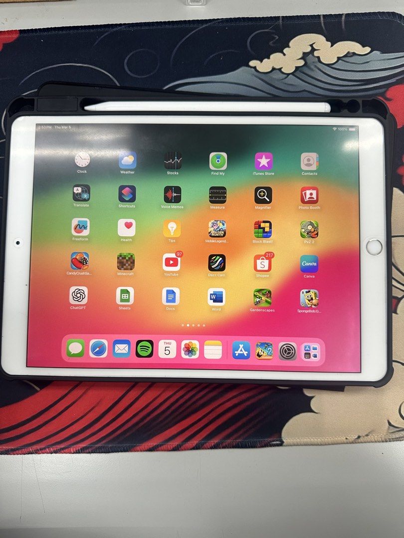 Apple iPad Pro 10.5-inch (2017) (Category: iPad) located in Bacoor. Submitted by topher.portento (Listing ID 1424764447, Image 1). Description: Release year: 2017 • Display: 10.5-inch Retina IPS LCD • Resolution: 2224 × 1668 (264 ppi) • Refresh rate: ProMotion up to 120 Hz • Color features: True Tone, Wide color (P3), laminated, anti-reflective • Chipset: Apple A10X Fusion • CPU: 6-core (3 performance + 3 efficiency) • GPU: 12-core graphics • RAM