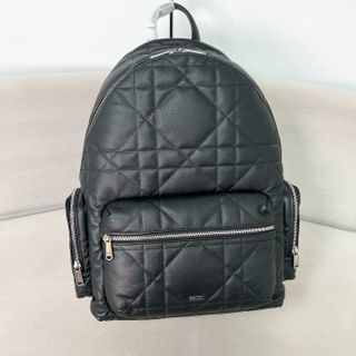 (Category: ) located in . Submitted by luxcloset.shop (Listing ID 1424820087, Image 1). Description: .
