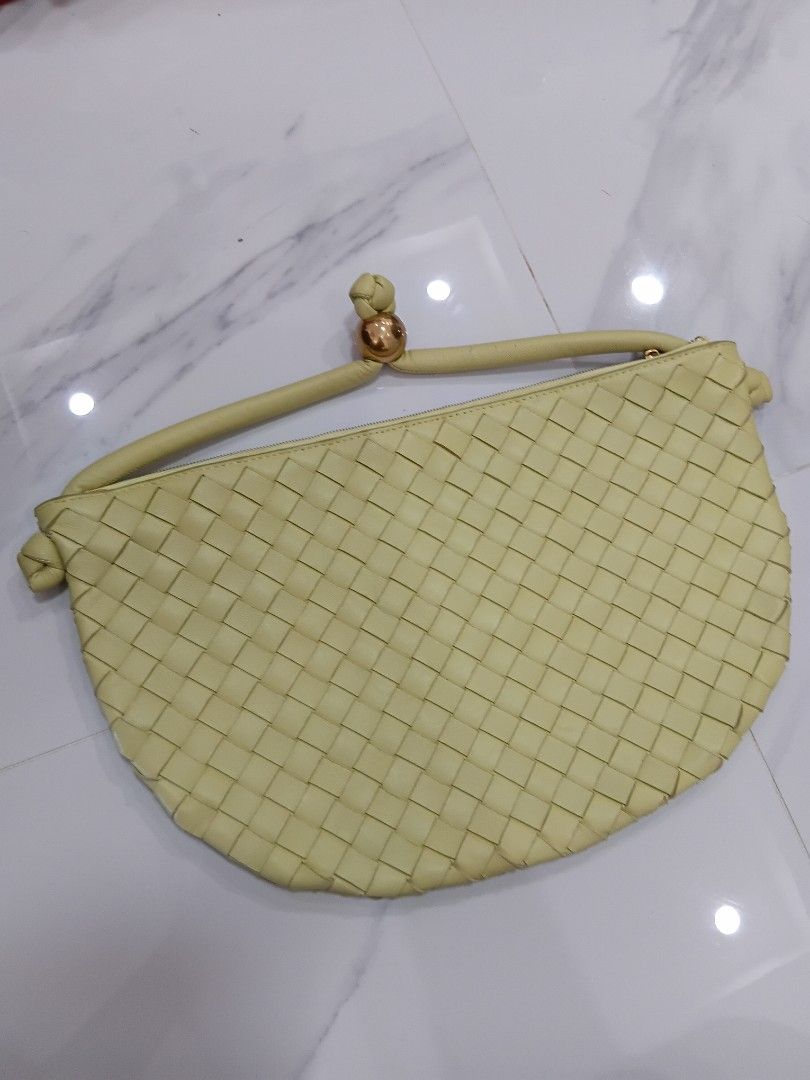Bottega veneta nappa intercciato (Category: Luxury Bags & Wallets) located in Malasiqui. Submitted by v.hype (Listing ID 1424789890, Image 2). Description: Bottega veneta nappa intrecciato bag size: small excellent condition honest issue : maliit na stain sa may zipper part at may 3 PCs pin scratch lang sa may sling nya pacheck nlang Po sa details pic salamat po price : 1300 pesos + ship.