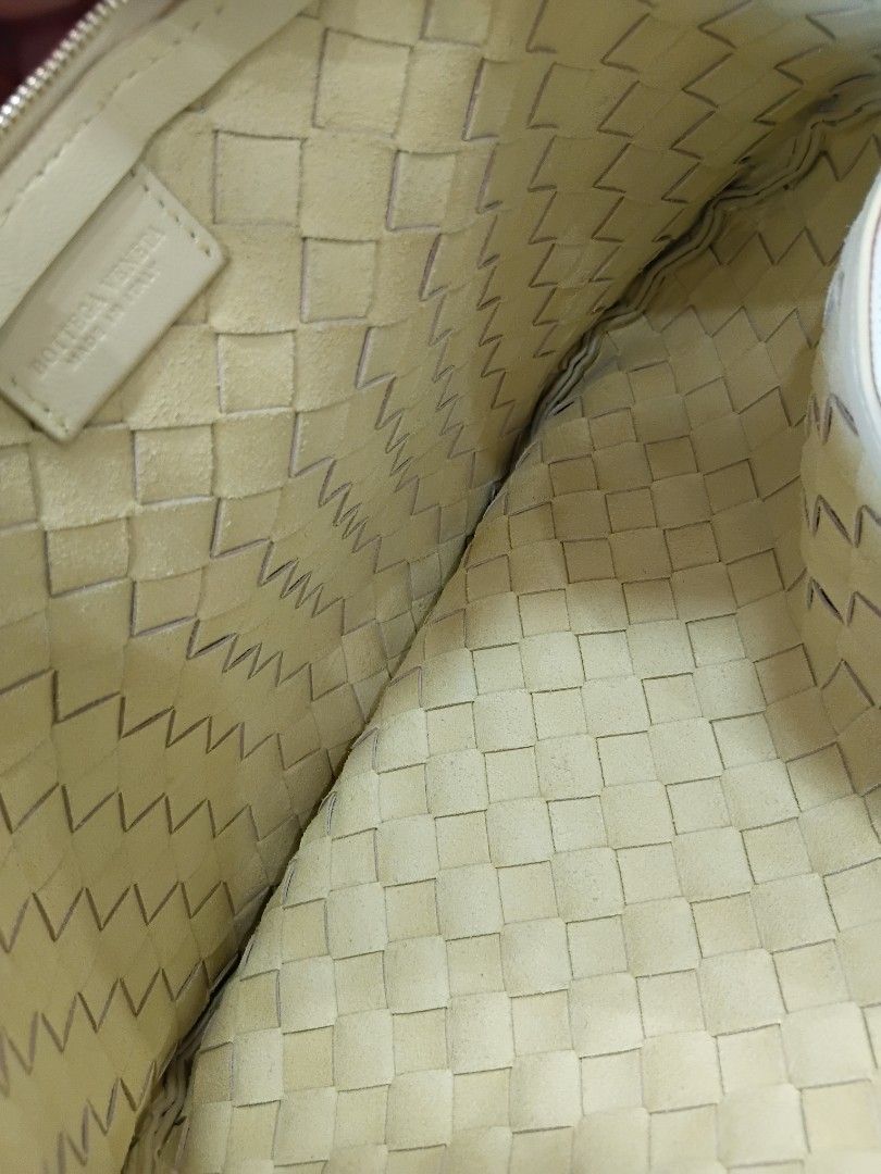 Bottega veneta nappa intercciato (Category: Luxury Bags & Wallets) located in Malasiqui. Submitted by v.hype (Listing ID 1424789890, Image 3). Description: Bottega veneta nappa intrecciato bag size: small excellent condition honest issue : maliit na stain sa may zipper part at may 3 PCs pin scratch lang sa may sling nya pacheck nlang Po sa details pic salamat po price : 1300 pesos + ship.