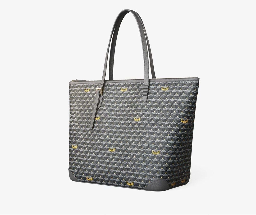Brand new FLP tote bag with zip (Category: Luxury Bags & Wallets) located in Makati City. Submitted by decluttering_28 (Listing ID 1424801371, Image 2). Description: Bought greenbelt 4 Complete with receipt, paper bag.