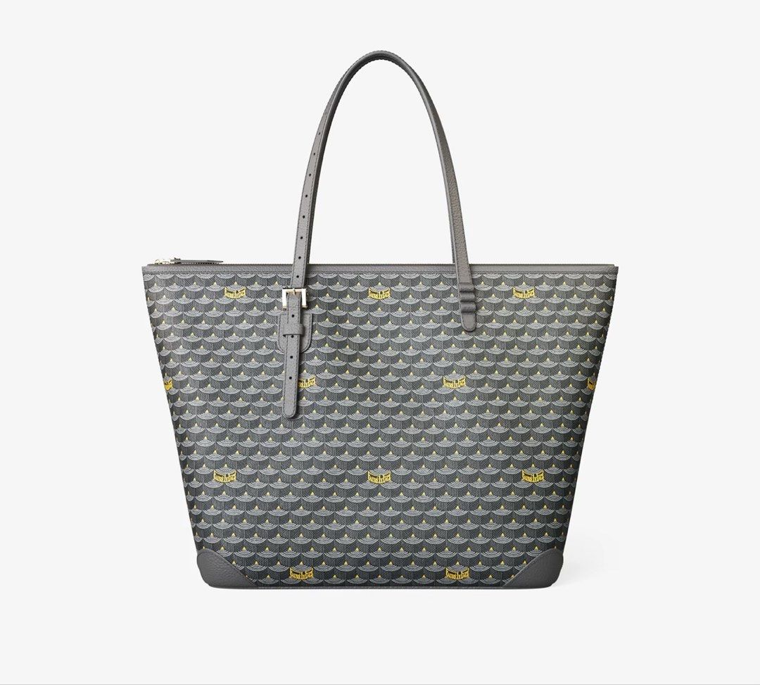 Brand new FLP tote bag with zip (Category: Luxury Bags & Wallets) located in Makati City. Submitted by decluttering_28 (Listing ID 1424801371, Image 1). Description: Bought greenbelt 4 Complete with receipt, paper bag.