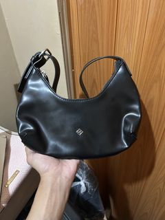 (Category: ) located in . Submitted by kickscouture (Listing ID 1424787689, Image 1). Description: .