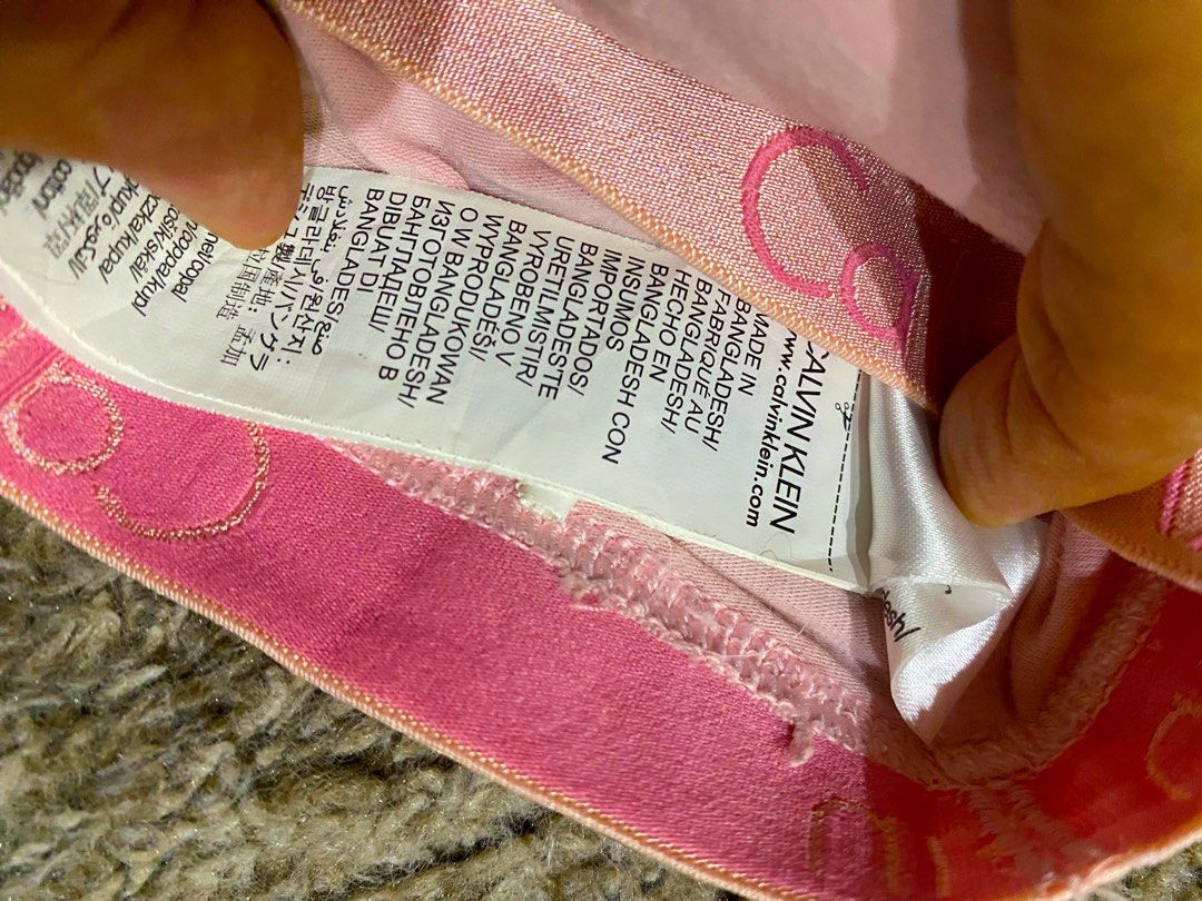 Calvin Klein sports bra (Category: Activewear) located in Hagunoy. Submitted by declutterwine (Listing ID 1424818407, Image 2). Description: Decluttering In good condition Used twice Fits 34-36B.