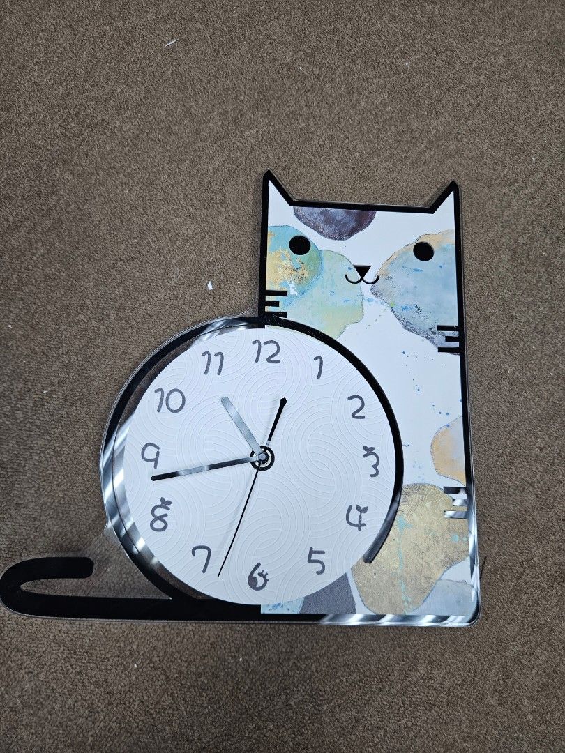 Cat Clock (Category: Clocks) located in Singapore. Submitted by happy4j (Listing ID 1424721839, Image 2). Description: Cat Clock $7 Self collect at 128384 Courier $7. No cod.