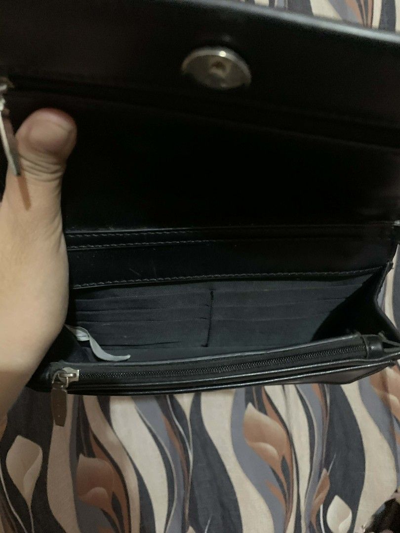 Charles and Keith SUPER SALE! (Category: Cross-body Bags) located in Tarlac. Submitted by jelly_thrift (Listing ID 1424838757, Image 2). Description: MAGANDA, YUNG ISSUE NASA CLOSE UP PICTURES. PERO DI SIYA LAHATA SA TOTOO LANG. SUPER GANDA PA NG HARDWARE NIYAN. .