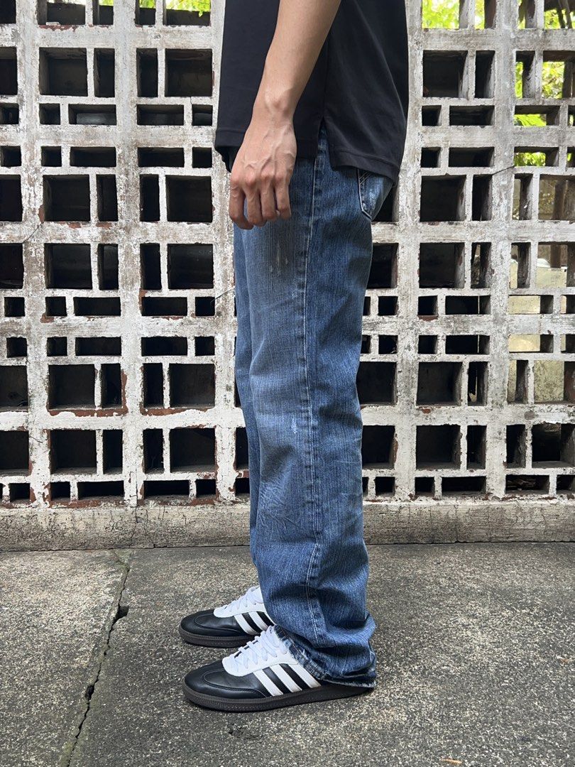 Chevingnon straight cut (Category: Jeans) located in Manila. Submitted by donjuan23 (Listing ID 1424881230, Image 2). Description: Chévingnon straight cut denim 📏 Waist: 32 - 34 📏 Length: 42 📏 Leg opening: 9 ₱450 only .