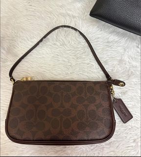 (Category: ) located in . Submitted by ellastore (Listing ID 1424767727, Image 1). Description: .
