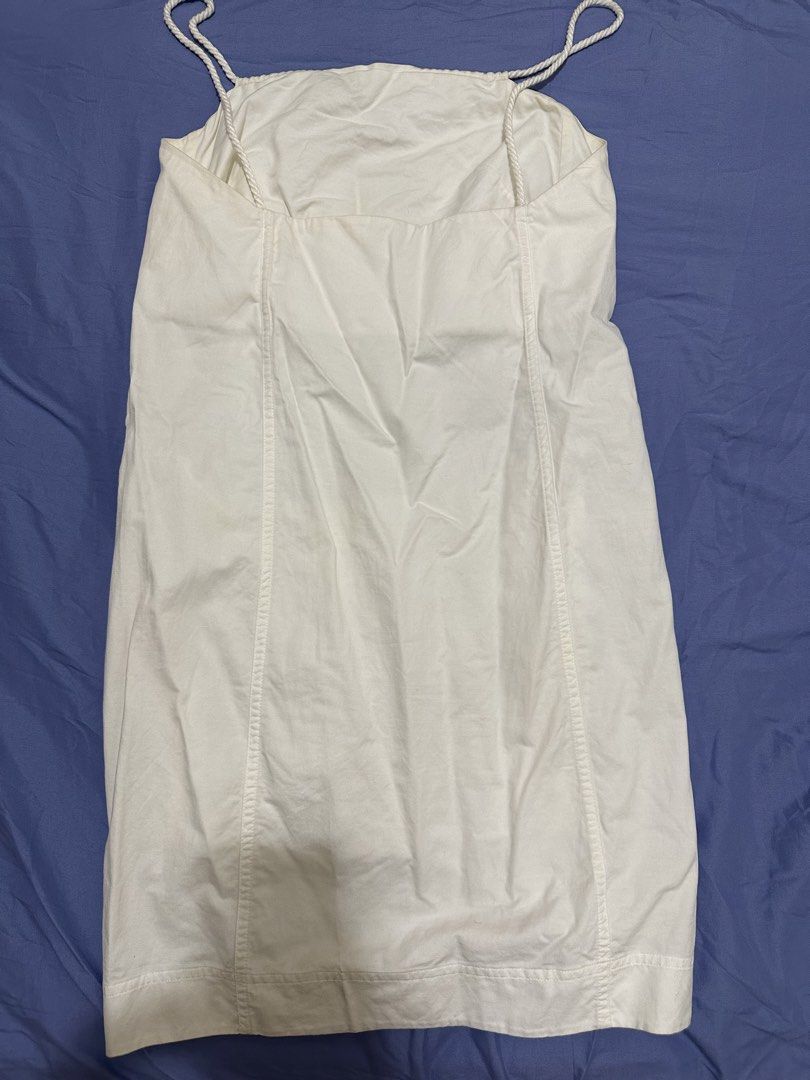 COS White Linen Dress (Category: Dresses) located in Caloocan City. Submitted by keanecleaned (Listing ID 1424841678, Image 2). Description: COS linen dress, well-used with light stain on front (can try bleaching it to remove it). :) .