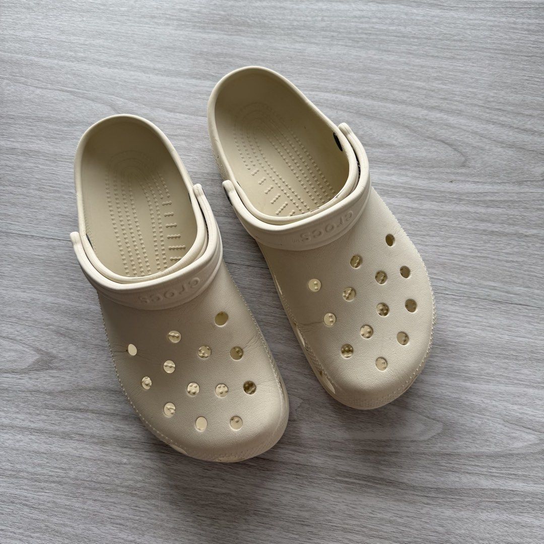 Crocs Classic Clog (Category: Slippers & Slides) located in Zamboanga. Submitted by timelytreasuresthrift (Listing ID 1424745948, Image 2). Description: Crocs Classic Clogs Good Condition 10 US Mens Php 600 + sf.