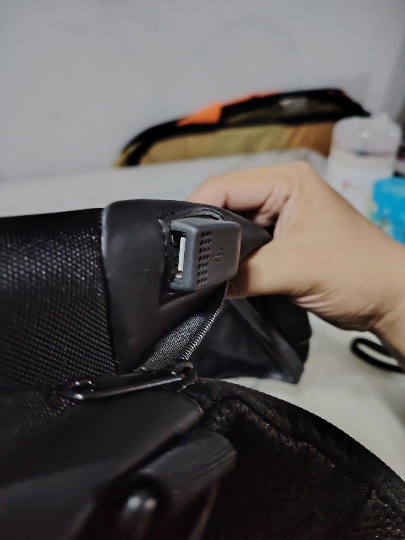 Cross Body Bag for men (Category: Sling Bags) located in Manila. Submitted by drxx.drip_19 (Listing ID 1424818477, Image 2). Description: - Preloved cross body bag for men. - Classic black color. - Features a USB charging port. - Stylish and practical design..