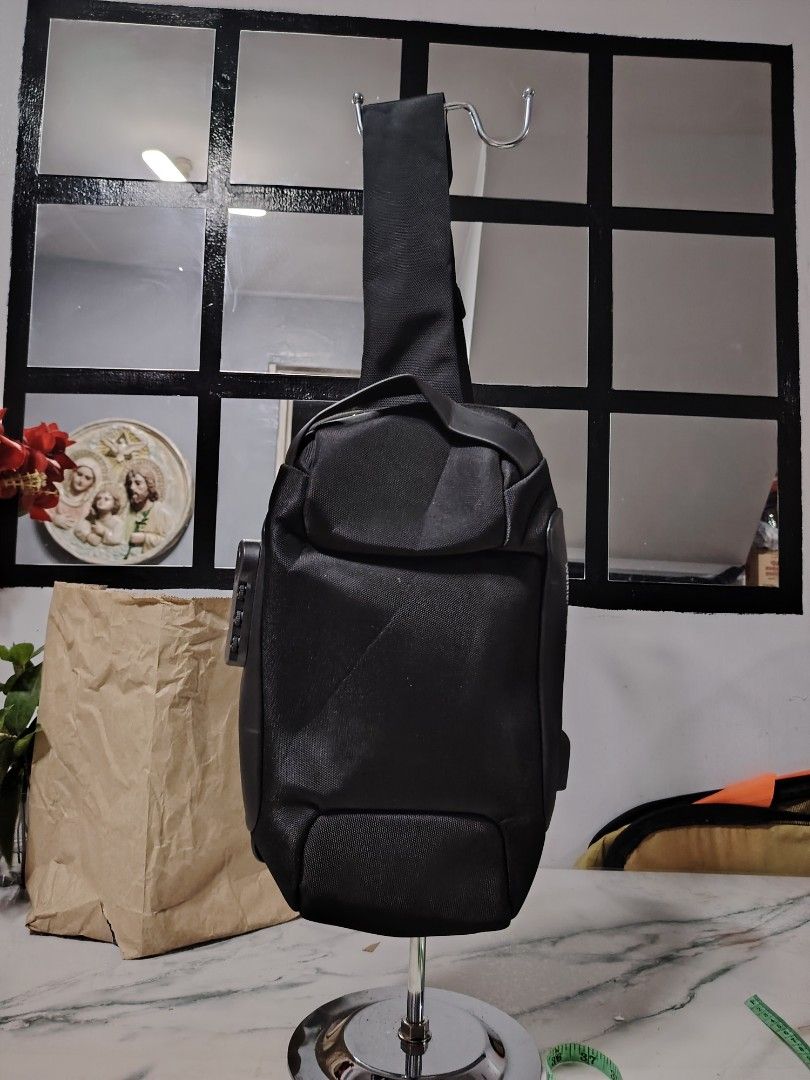 Cross Body Bag for men (Category: Sling Bags) located in Manila. Submitted by drxx.drip_19 (Listing ID 1424818477, Image 1). Description: - Preloved cross body bag for men. - Classic black color. - Features a USB charging port. - Stylish and practical design..
