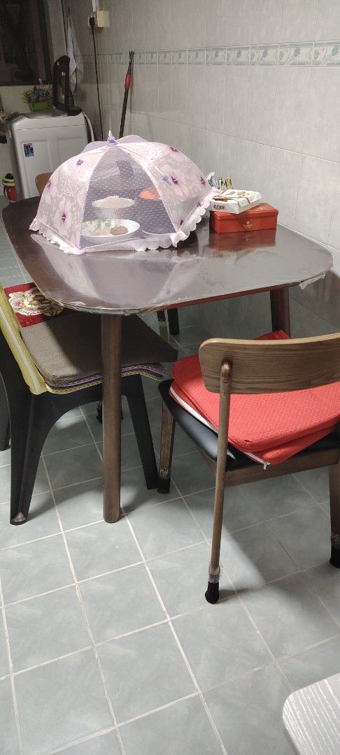 Dining table (Category: Tables & Sets) located in Singapore. Submitted by adetan07 (Listing ID 1424811879, Image 1). Description: Bought from star living Well protected with plastic sheet No defect.