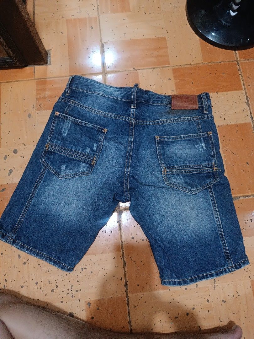 Dsquared2 Denim Shorts (Category: Shorts) located in Manila. Submitted by ibmzepol91735 (Listing ID 1424806673, Image 2). Description: - Dsquared2 denim shorts - Distressed design - Anchor detail on front - Made in Italy - Leather patch with Dsquared2 logo - Waist: 33 - Length: 19 - Leg opening: 9.