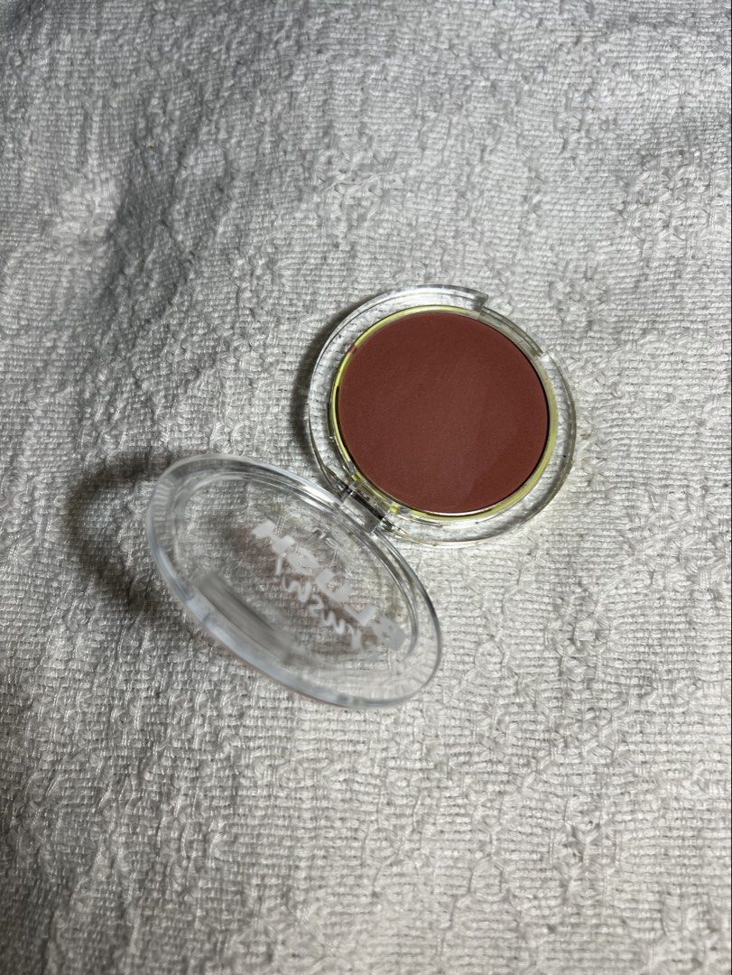 ESSENCE blush crush in 29 deep rose (Category: Makeup) located in Quezon City. Submitted by cc.declutters (Listing ID 1424876247, Image 3). Description: ((PLS VIEW ALL 3 PHOTOS POSTED)) - Gifted; swatched only 👥 meetups in jollibee tandang sora / starbucks timog ave / up diliman (depends on the date) 🚚 grab / lalamove / gogo xpress / j&t 💵 gcash / maya / unionbank / cod .