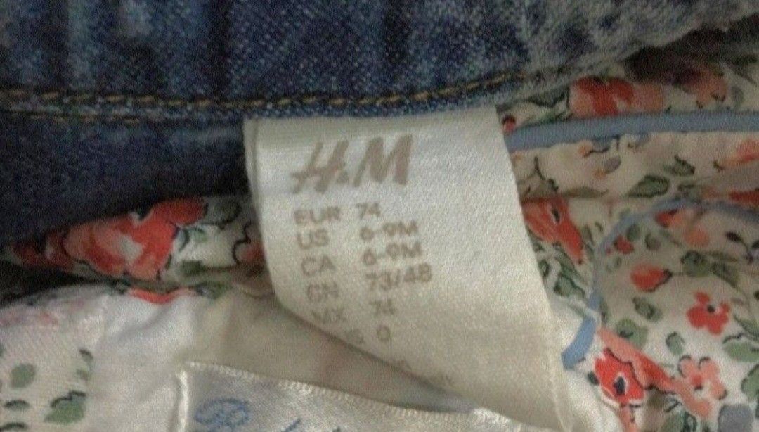 H&M Baby Denim Top (Category: Babies & Kids Fashion) located in Cainta. Submitted by mdscn (Listing ID 1424785576, Image 2). Description: dejim jacket original H&M.