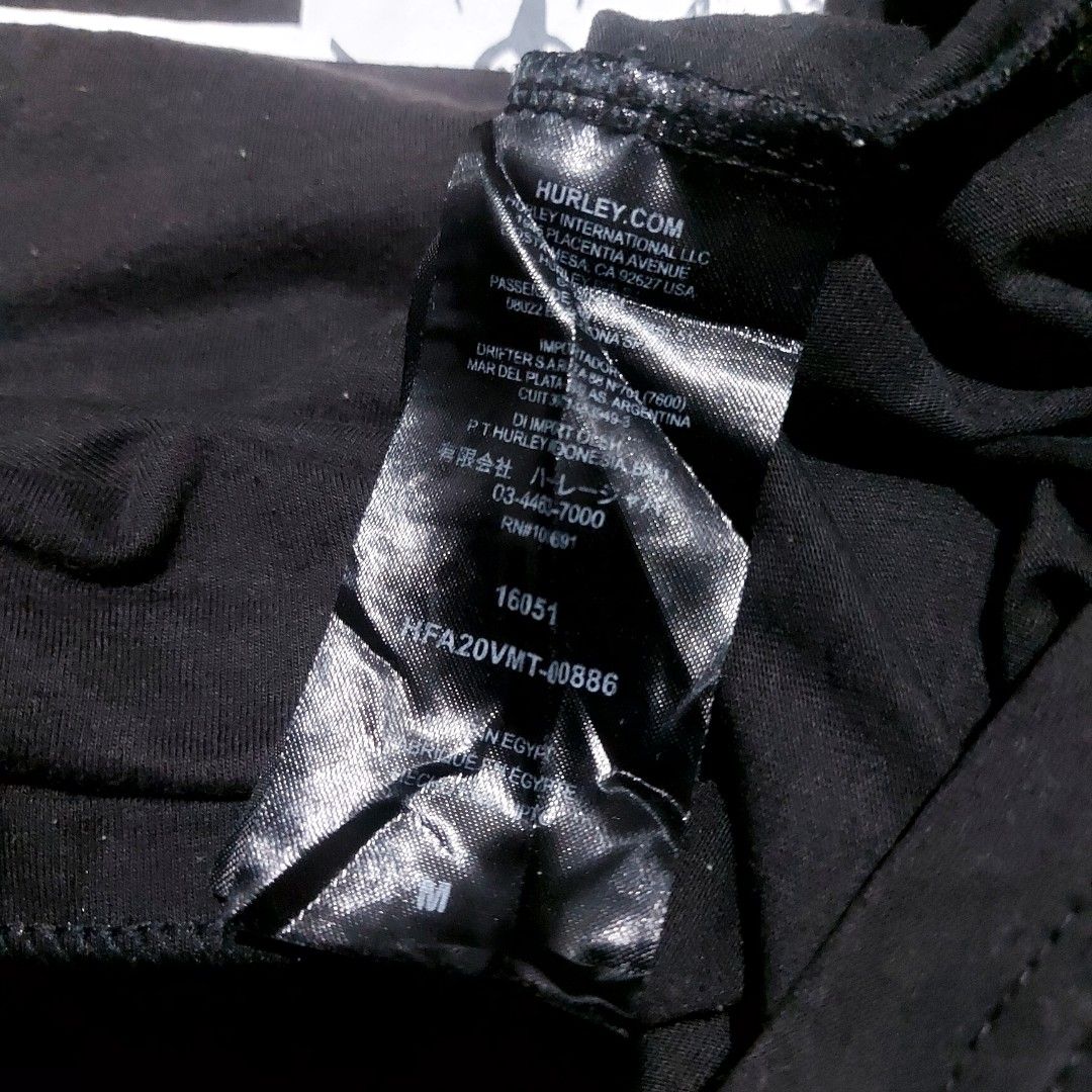 Hurley Black Graphic T-shirt (Category: Tshirts & Polo Shirts ) located in Caloocan City. Submitted by selectionhub.ph (Listing ID 1424878246, Image 3). Description: Size: Medium Dimens: L27 x 20.5W Condtion: Excellent Issue: mimimal himulmol.