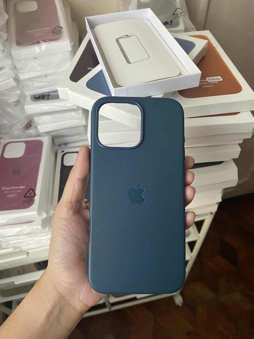 iPhone 16 Pro Max MagSafe Leather Case [Navy Blue] (Category: Cases & Sleeves) located in Manila. Submitted by mercedgret74092 (Listing ID 1424718435, Image 2). Description: Other colors also available :) Pm me.