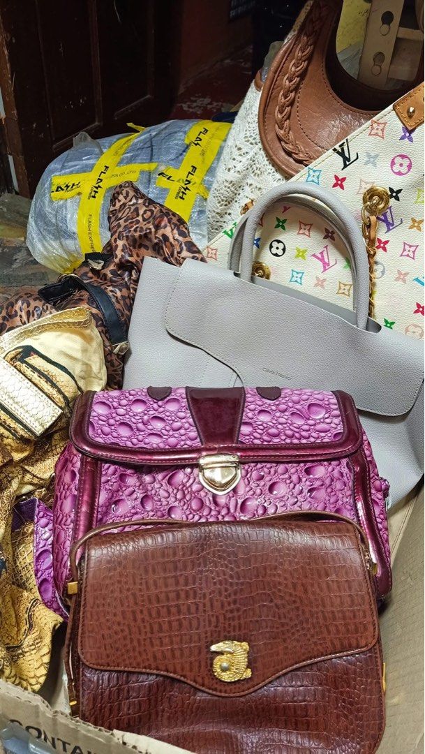 Japan Surplus Assorted Handbags (Category: Luxury Bags & Wallets) located in Caloocan City. Submitted by mzmarsz (Listing ID 1424803135, Image 1). Description: Japan Surplus As is.