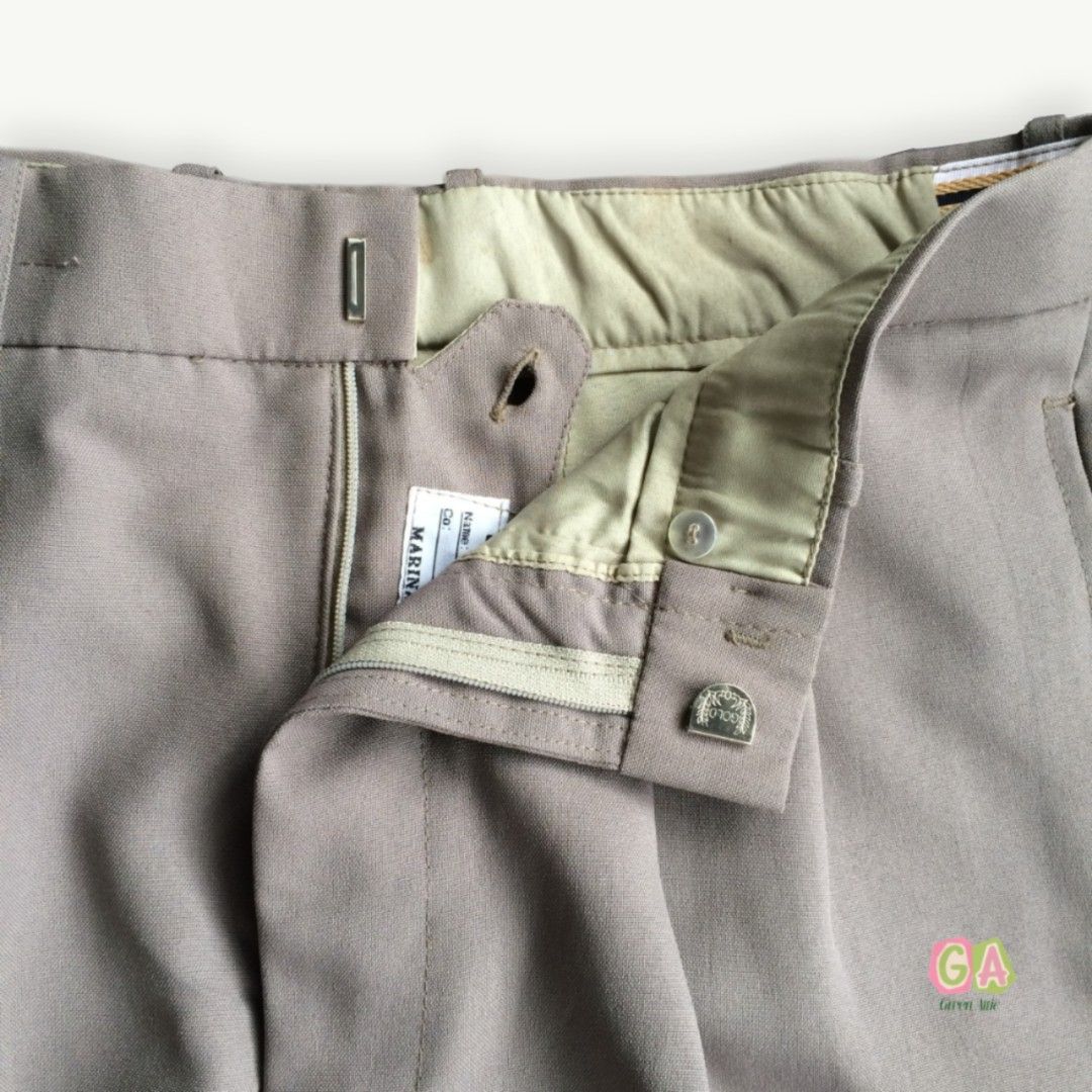Light Khaki Ecru Slacks Trousers for Men Size 29 (Category: Other Bottoms) located in Baguio. Submitted by green.attic (Listing ID 1424712751, Image 3). Description: Light Khaki Ecru Slacks 🧷 Deets: - Has 2 front pockets (12" deep) - Has 2 back pockets (6.5" deep) - Working zipper, inside button, and hook and bar fastener Actual color is close to the second picture. Ang hirap i-explain ng kulay niya in real life. 📏 Dimes: Waist - 29" Length - 3