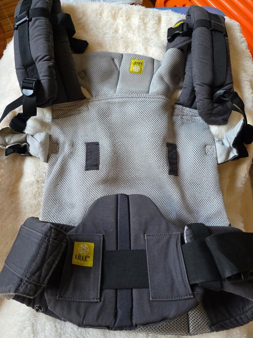 Lillebaby Complete Airflow Baby Carrier (Category: Carriers & Slings) located in Quezon City. Submitted by orangeypop (Listing ID 1424815521, Image 2). Description: Lillebaby Complete Airflow baby carrier features a breathable mesh design. It has a dark grey color with a feather pattern on the front. The carrier includes adjustable straps and buckles for a secure fit. It also has a head support and a small pocket. The Lillebaby logo is visible on