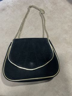(Category: ) located in . Submitted by kelip2preloved (Listing ID 1424862857, Image 1). Description: .