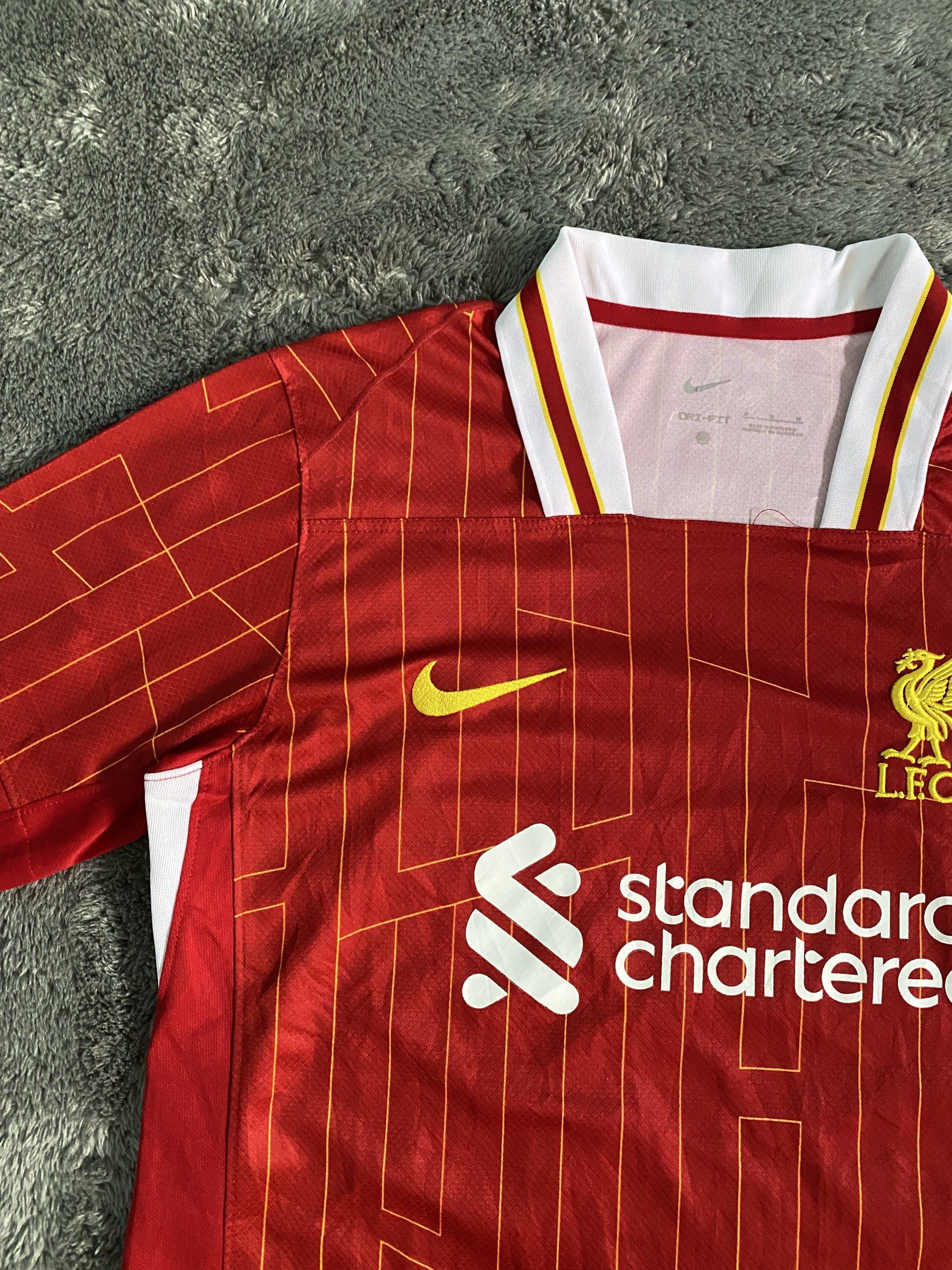 Liverpool FC Jersey (Category: Activewear) located in Liloan. Submitted by thehigherculture (Listing ID 1424737210, Image 3). Description: FC LIVERPOOL JERSEY Condition : excellent condition, crispy Dimes : 21 x 28 Size : large Issue : none 📩.
