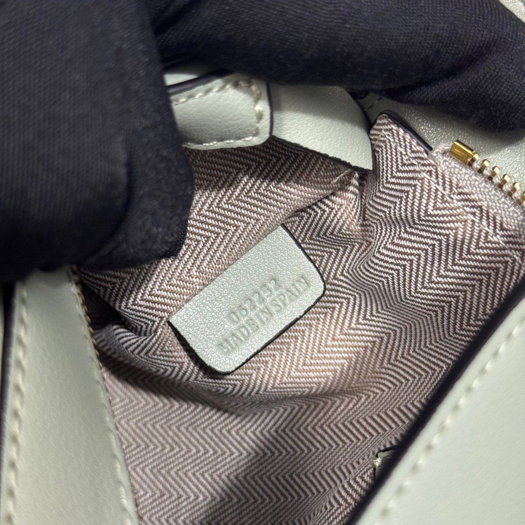 Loewe Puzzle Mini Bag (Category: Luxury Bags & Wallets) located in Dagupan City. Submitted by thriftygoods.dagupan (Listing ID 1424739311, Image 3). Description: Authentic With dust bag good as new Rank A No flaws.