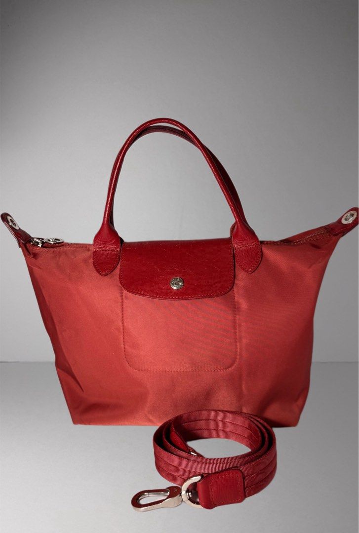 Longchamp Neo Small short handle (Category: Luxury Bags & Wallets) located in Bacoor. Submitted by neoprelovedjapan (Listing ID 1424791030, Image 1). Description: Condition: 8/10 -Rogue Red color -small short handle -Slight bubbles near the zipper -with small rubs on corner -stains on the exterior of the bag -please refer to pics for flaws -sf not included Guaranteed Authentic — or your money back. This is a vintage / preloved / used item, so ple