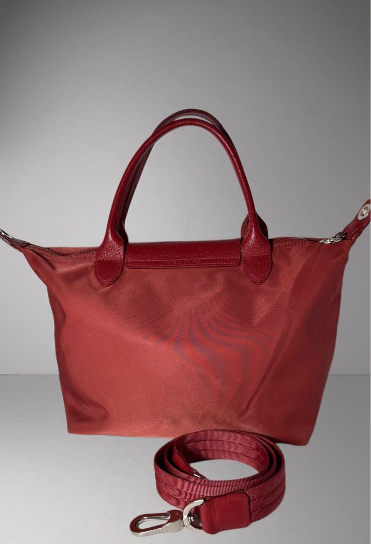 Longchamp Neo Small short handle (Category: Luxury Bags & Wallets) located in Bacoor. Submitted by neoprelovedjapan (Listing ID 1424791030, Image 2). Description: Condition: 8/10 -Rogue Red color -small short handle -Slight bubbles near the zipper -with small rubs on corner -stains on the exterior of the bag -please refer to pics for flaws -sf not included Guaranteed Authentic — or your money back. This is a vintage / preloved / used item, so ple