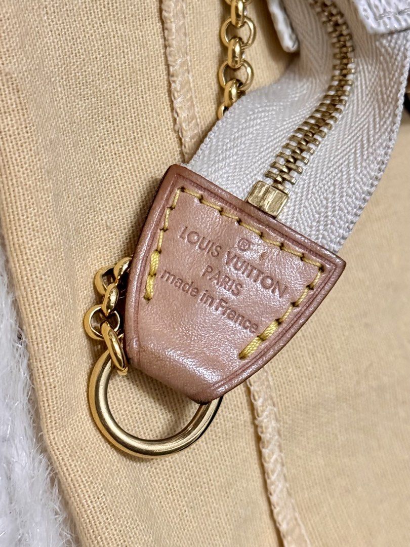 Louis Vuitton Eva - Damier Azure (Category: Luxury Bags & Wallets) located in Taguig. Submitted by themblossom (Listing ID 1424797100, Image 3). Description: - Excellent pristine condition - Vachetta strap - with dustbag - authentic or moneyback guaranteed.