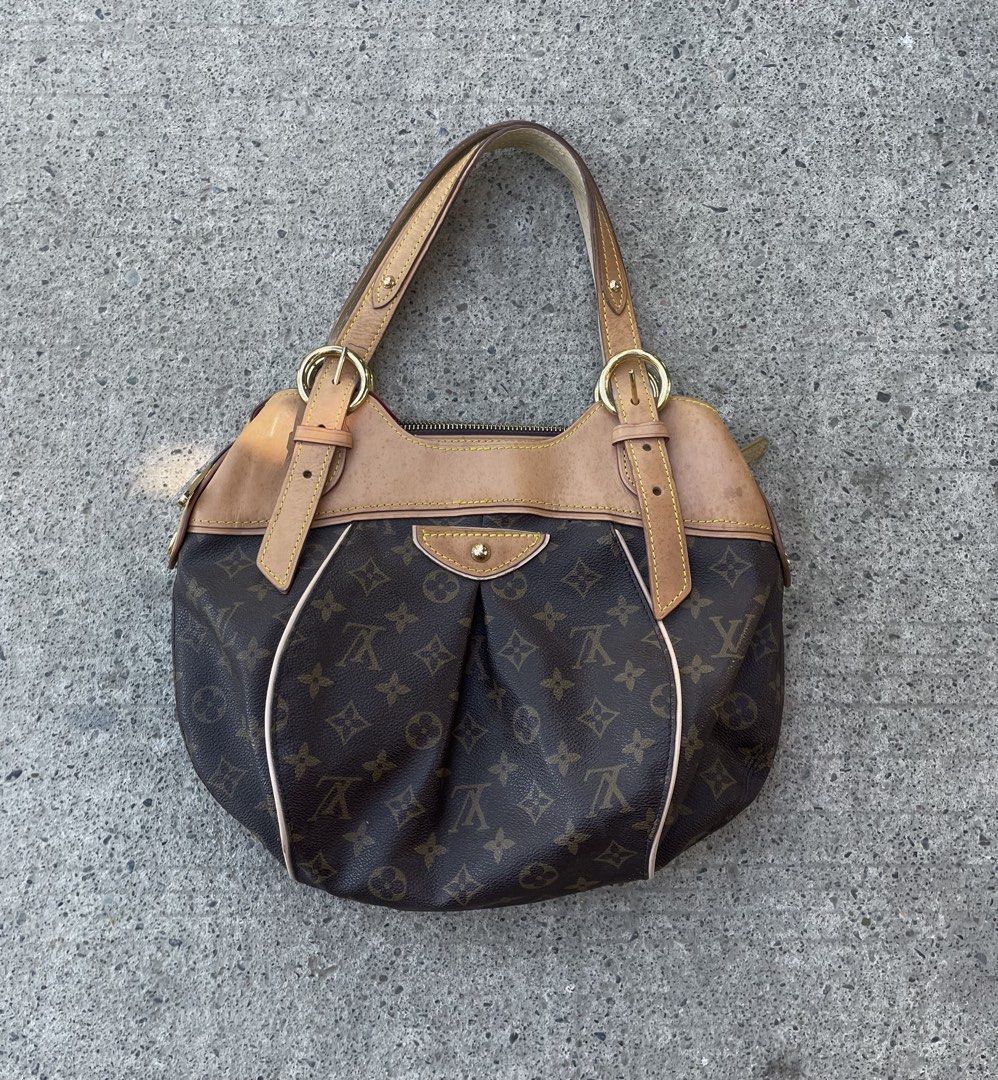 Louis Vuitton Galliera PM Monogram Canvas Shoulder Bag (Category: Luxury Bags & Wallets) located in Cabanatuan. Submitted by brenyyonly (Listing ID 1424850043, Image 2). Description: - Louis Vuitton Galliera PM Shoulder Bag - Features the iconic Monogram Canvas - Shoulder bag design - Leather accents - Good overall condition - A stylish and practical choice.