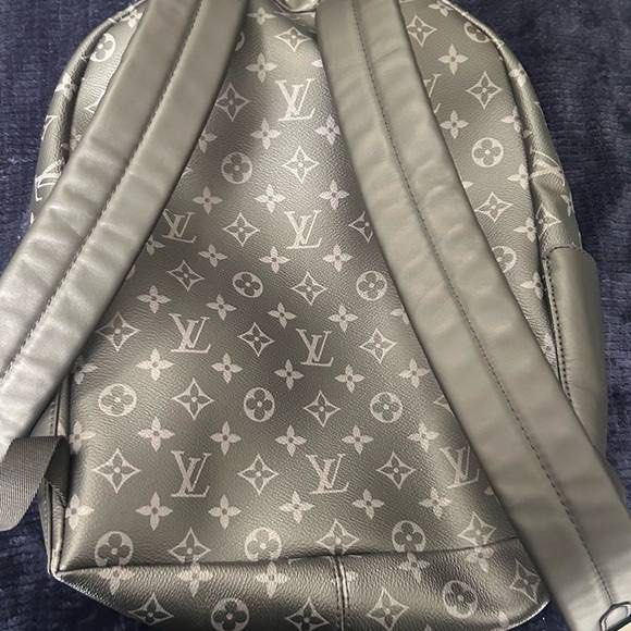 Louis Vuitton Monogram Eclipse Backpack (Category: Bags & Wallets) located in Singapore. Submitted by cheesylasagnaaa (Listing ID 1424801094, Image 2). Description: - Louis Vuitton Monogram Eclipse Backpack - Spacious main compartment - Front pocket for easy access - Minimal signs of wear - Doesnt include box as it was thrown away accidentally😅 - meetups only at wdls int.