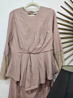 (Category: ) located in . Submitted by prelovedherwardrobe (Listing ID 1424804134, Image 1). Description: .