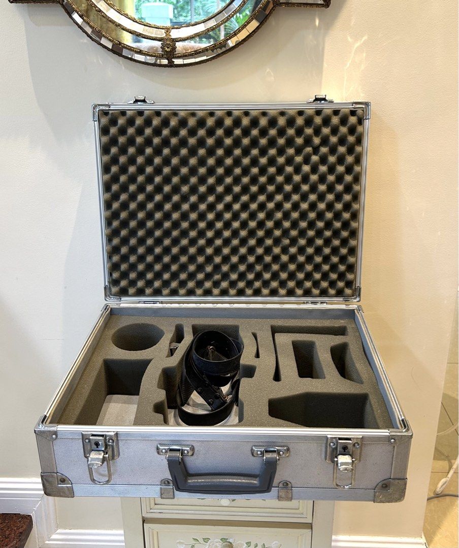 Mamiya Camera Case (Category: Camera Bags & Carriers) located in Calamba. Submitted by baskybears (Listing ID 1424825681, Image 2). Description: - Mamiya camera case - Silver exterior - Reinforced corners - Foam-lined interior for secure storage - Designed to protect camera and accessories - Classic design.