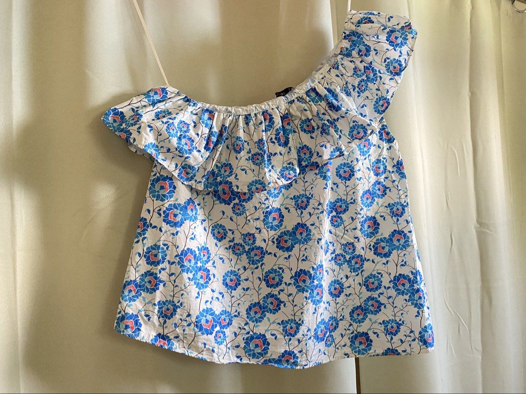 Mango Floral One-Shoulder Top (Category: Blouses) located in Paranaque City. Submitted by yard_army (Listing ID 1424749388, Image 1). Description: Size M Barely used Loose fit, perfect for summer! No stains or damages.